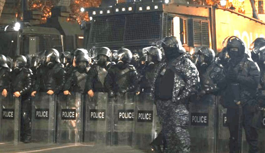 Силовики у здания парламента Грузии. Скриншот фото Atamanova Sofiia из Telegram-канала Tbilisi Life от 29.11.24, https://t.me/Tbilisi_life/32174