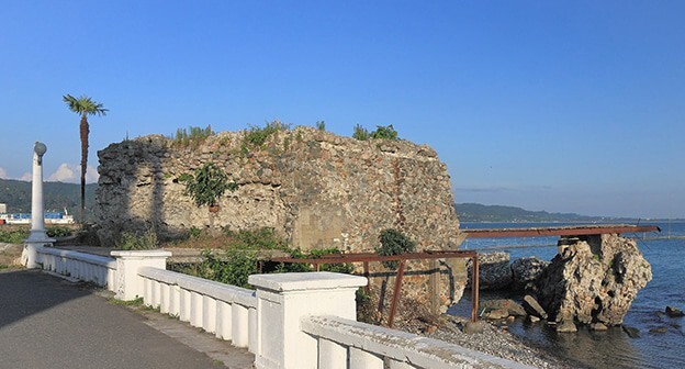 Сухумская крепость. Фото: Hons084/Wikimedia Commons https://ru.wikipedia.org


