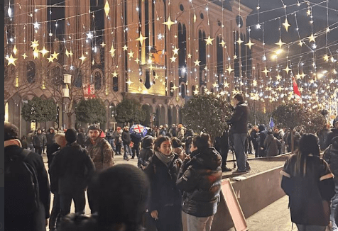 Активисты заблокировали движение у парламента Грузии. Скриншот фото Tbilisi Life от 30.12.24, https://t.me/Tbilisi_life/35266.