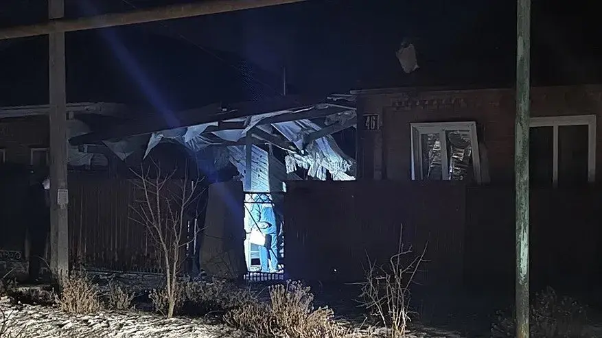 Последствия атаки дронов в Славянске-на-Кубани. 17 февраля 2025 г. Фото: https://gazetanovoros.ru/news/v-slavyanske-na-kubani-upali-oblomki-bespilotnika-postradala-4-letnyaya-devochka/