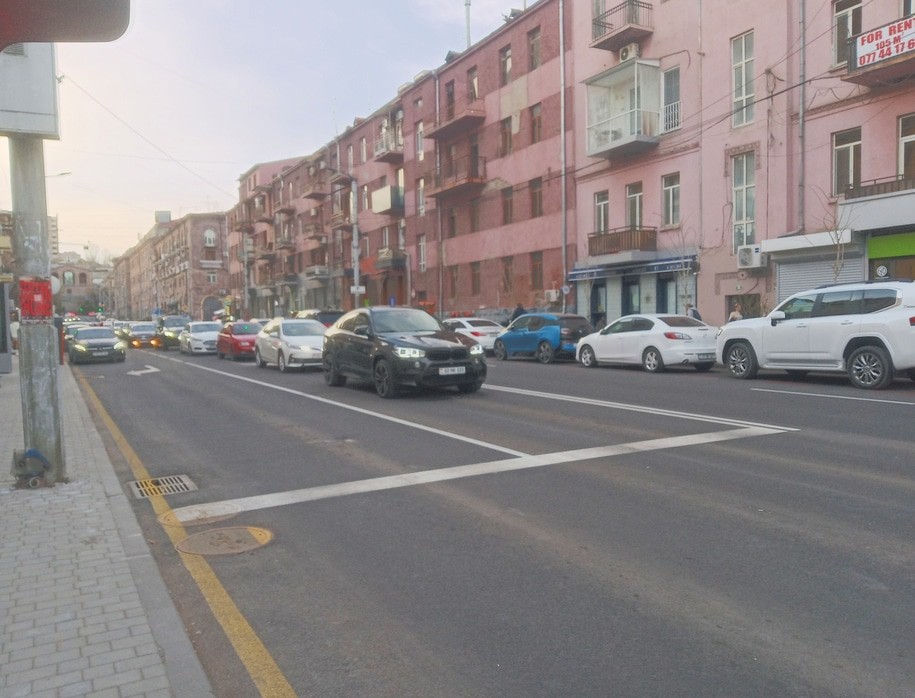 Улица Туманяна после вырубки деревьев. Фото Тиграна Петросяна для "Кавказского узла".