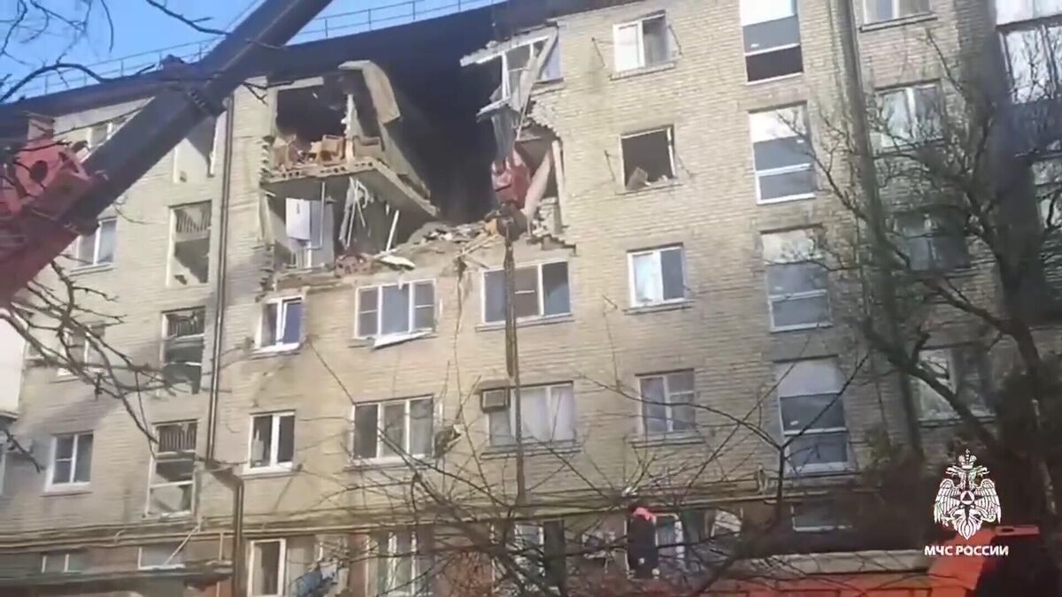 Поврежденный дом в Белореченске. Фото: МЧС России/Telegram