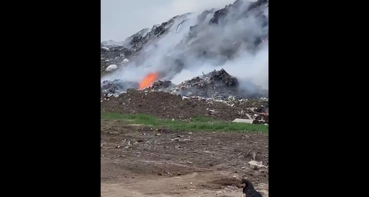 Пожар на мусорном полигоне. Кадр видео из телеграм-канала администрации Усть-Лабинского района https://t.me/ustlab_press_sektor/17873