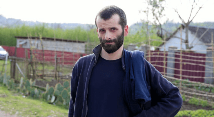 Ираклий Бебуа после освобождения. Скриншот фото Publika от 30.03.25, https://publika.ge/saokupacio-redjimis-mier-ukanonod-dakavebuli-irakli-bebua-tavisufalia/