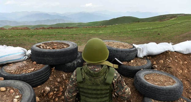 Армянский военнослужащий на границе с Азербайджаном. Фото: аппарат президента Республики Армения