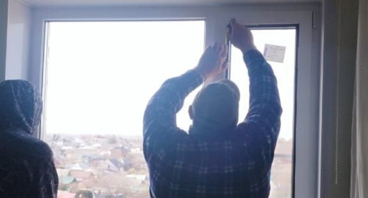 Работы по замене окон в пострадавшем доме в Таганроге. Скриншот из телеграм-канала главы Таганрога Светланы Камбуловой https://t.me/KambulovaSvetlana/5216