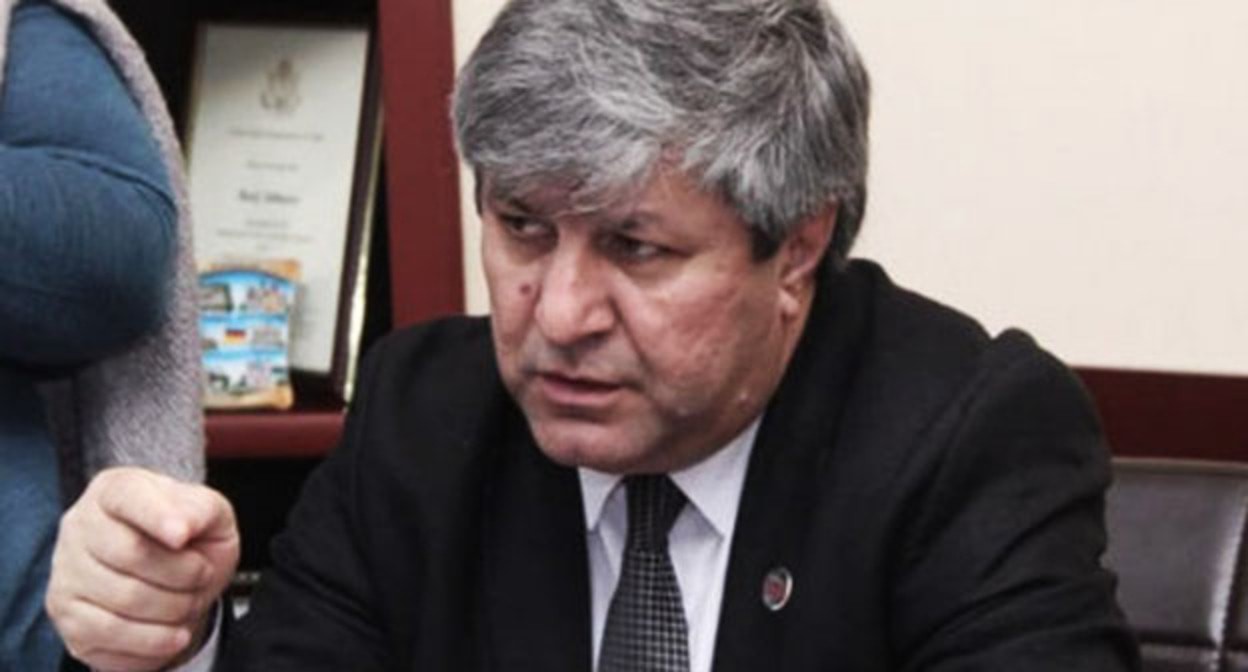 Аваз Зейналлы. Фото: https://report.az/ru/media/zhurnalist-avaz-zejnally-shantazhiruet-semyu-biznesmena/