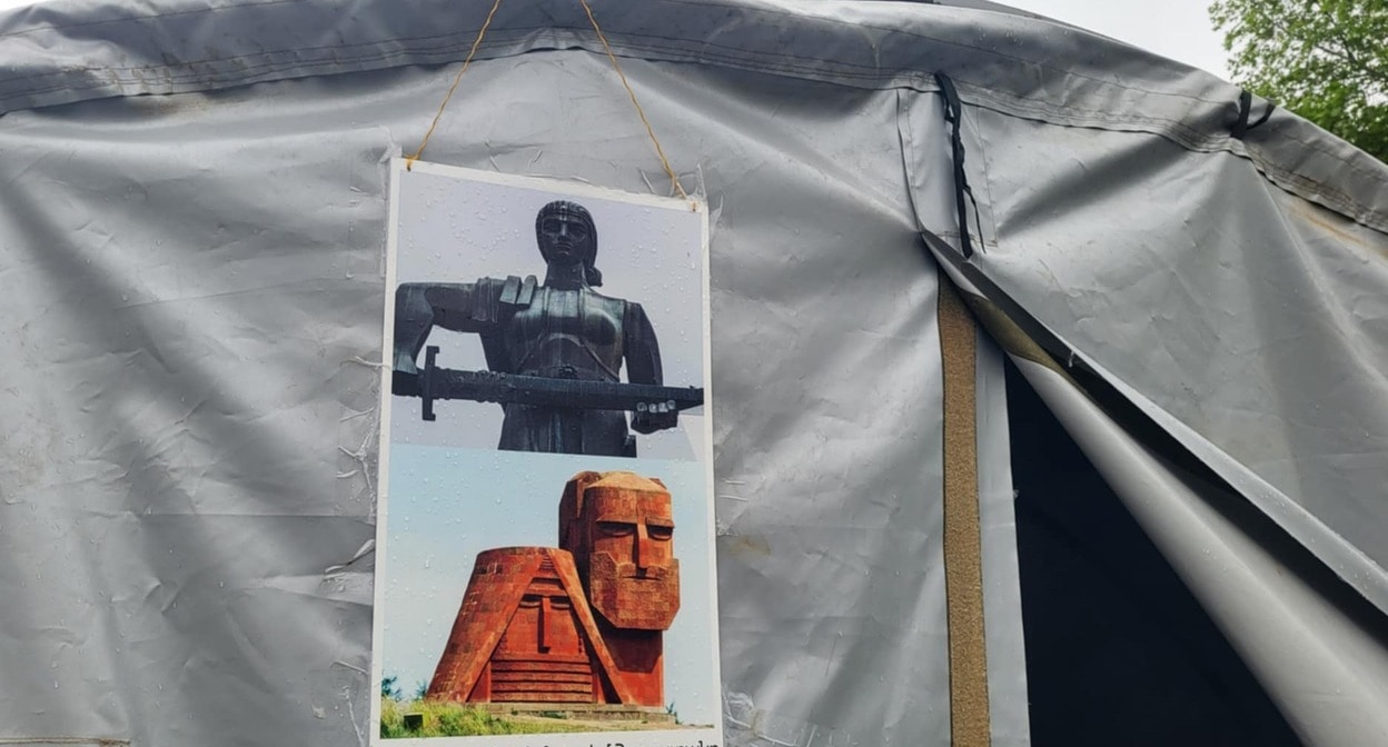 Палатка карабахских активистов на площади Свободы в Ереване. Фото Алвард Григорян для "Кавказского узла"