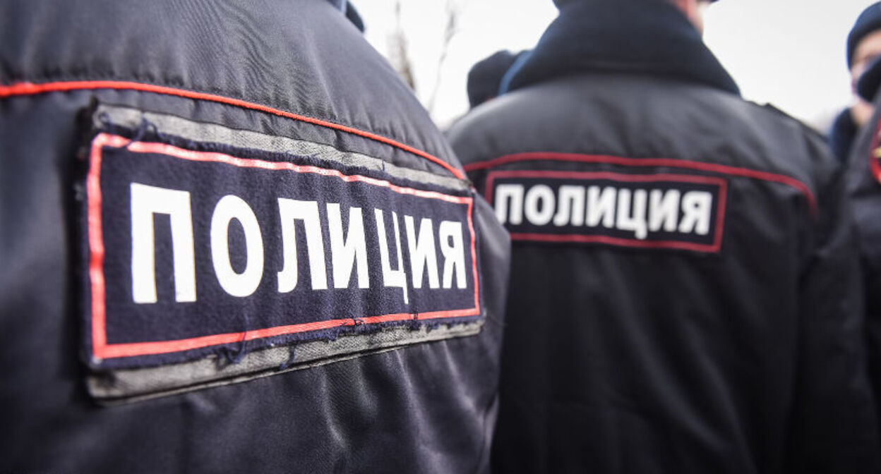 Полицейские. Фото Елены Синеок, "Юга.ру"