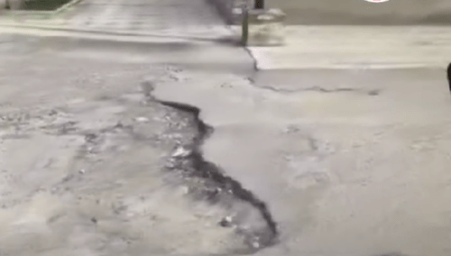 Состояние дорог в Нарткале. Стоп-кадр видео из Instagram-паблика (деятельность компании Meta, владеющей соцсетью, запрещена в России) "ЧП Нальчик" от 29.04.25, https://www.instagram.com/chp.nalchik/reel/DJBeuG0MNnP/