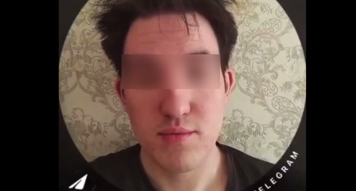 Молодой человек просит прощения за высказывание об ингушах. Кадр видео из телеграм-канала News_Ingushetii Official https://t.me/s/news_ingushetii1/