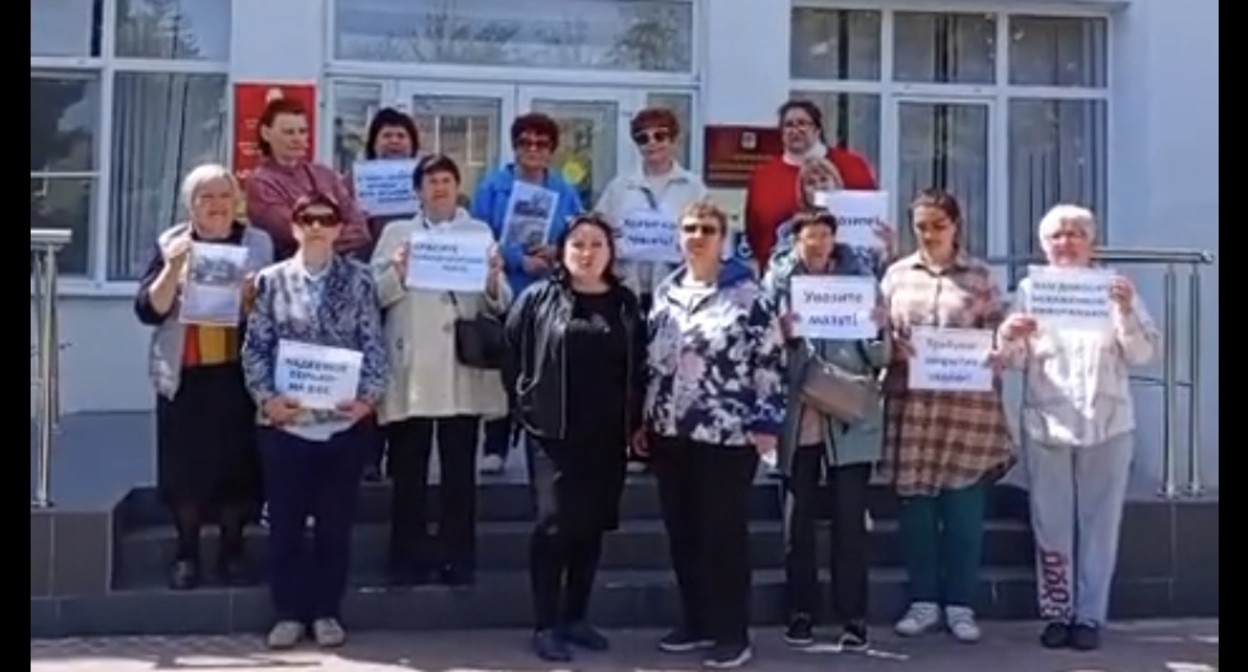 Участники обращения к Путину. Кадр видео со страницы "ВКонтакте" Натальи Оськиной https://vk.com/wall599950419_19874