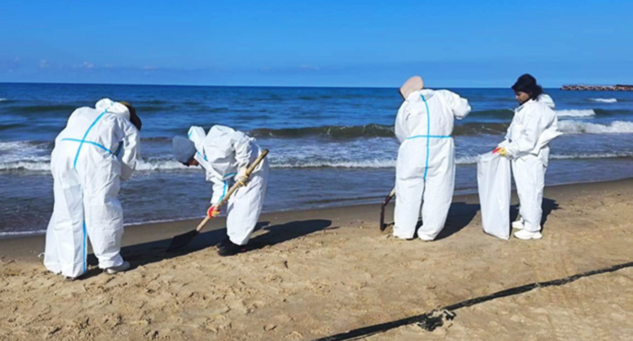 Очистка побережья Анапы. 15 мая 2025 г. Фото: https://t.me/opershtab23/13488