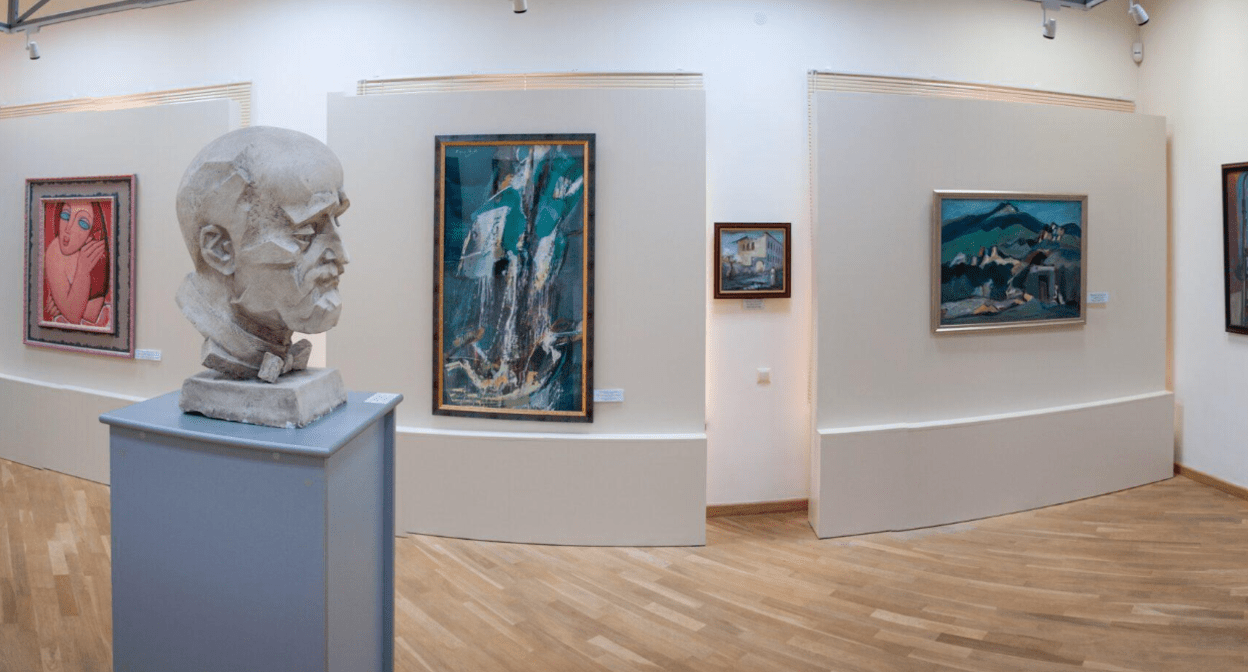 Выставка в Шушинском музее изобразительных искусств. Скриншот фото https://monumentwatch.org/ru/2023/09/12/государственный-музей-изобразительн/