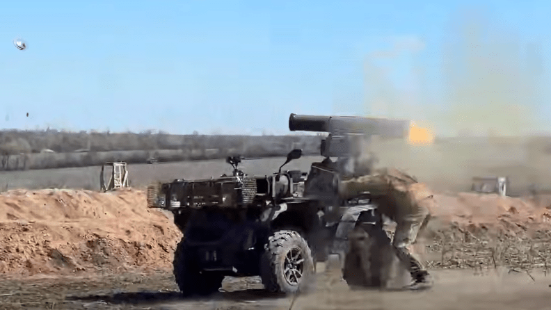 Российский боец. Стоп-кадр видео Минобороны России от 18.05.25, https://t.me/mod_russia/52859.