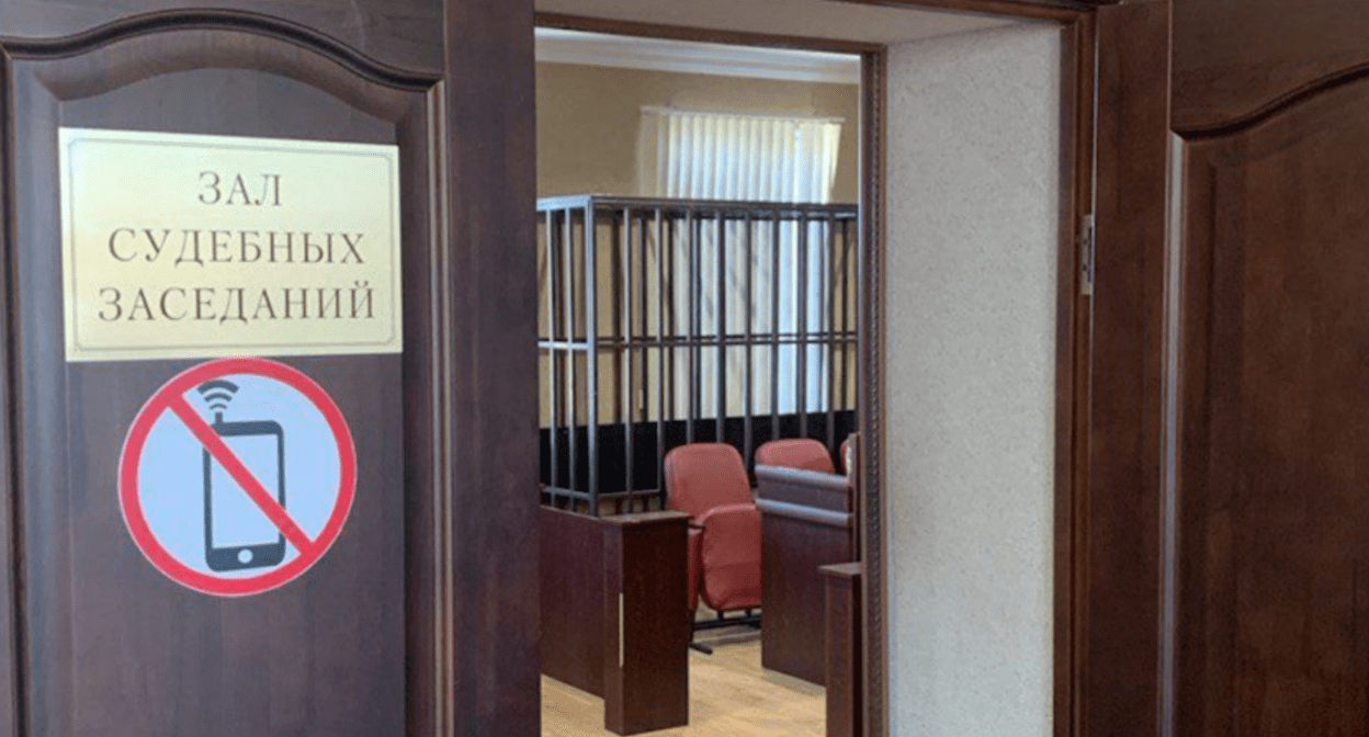 Зал судебных заседаний. Скриншот фото "Сапа Медиа" от 23.05.25, https://t.me/sapa_tskhinval/2464.