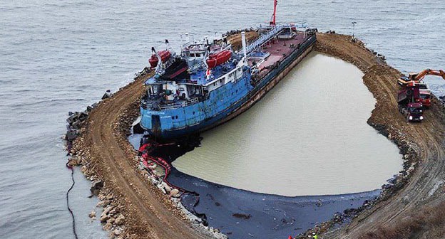 Кормовая часть танкера "Волгонефть-239". Фото из Telegram оперштаба Краснодарского края