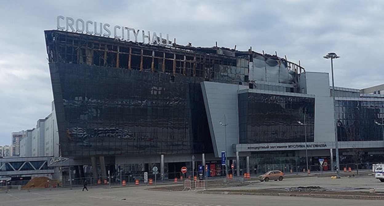 Здание "Крокуса" после теракта. Март 2024 г. Фото: Е. Н. Соложеницин (Eg0rk0t323). https://ru.wikipedia.org/
