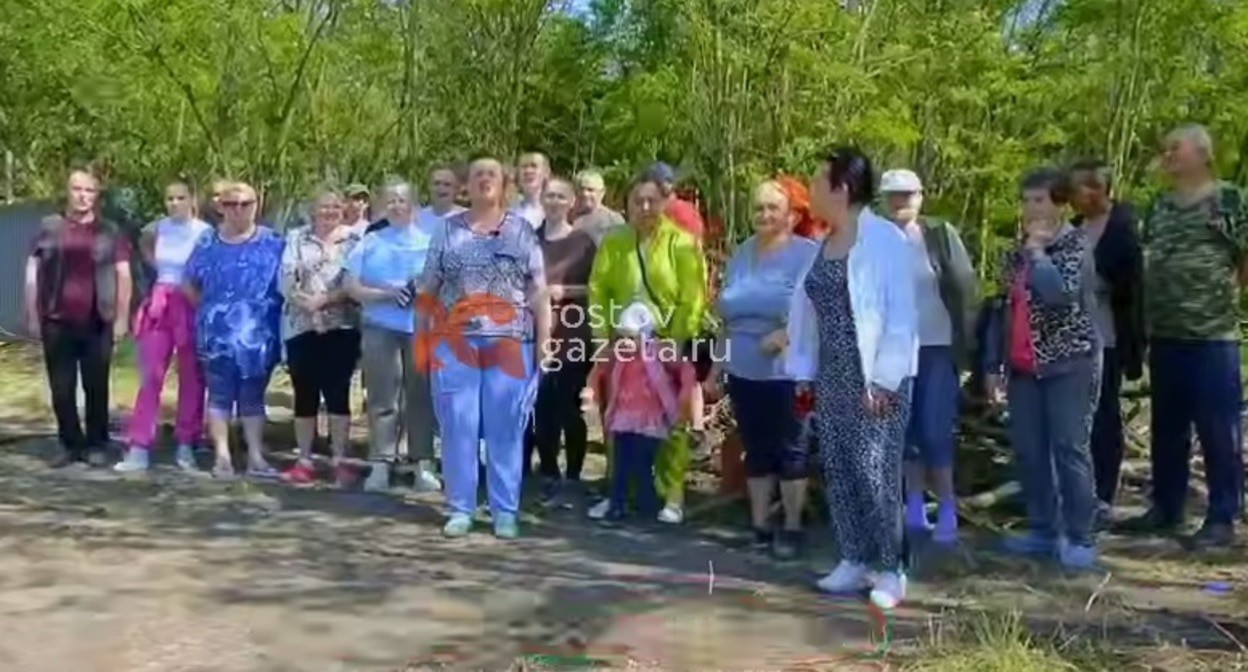 Обращение жителей поселка Каяльский Азовского района/ Кадр видео из телеграм-канала RostovGazeta.ru https://t.me/RostovInside/27503