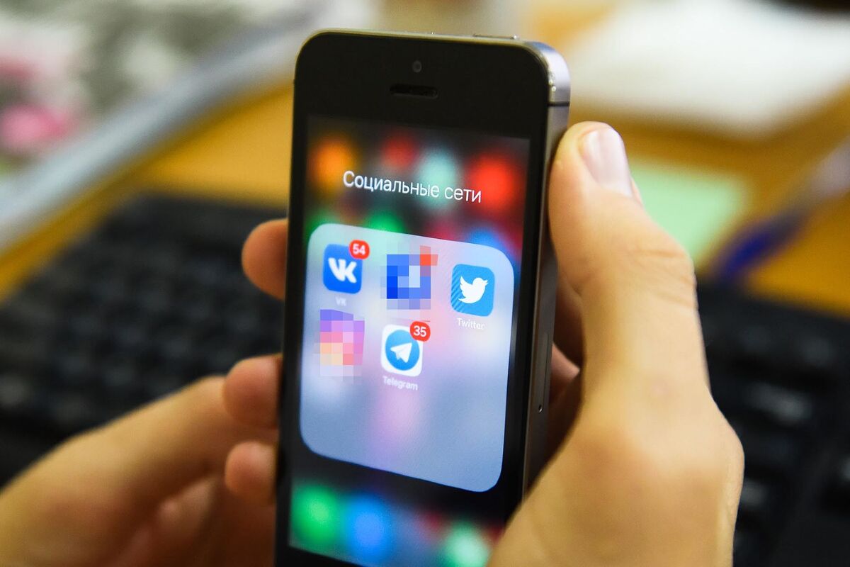 Социальные сети. Фото Елены Синеок, "Юга.ру"