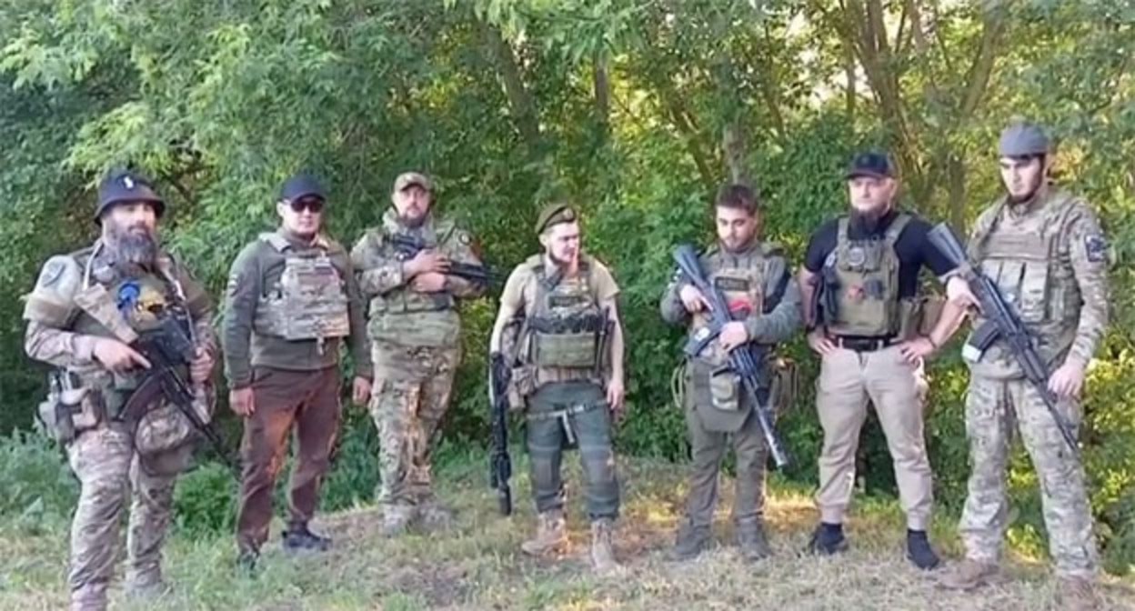 Кадр видеообращения бойцов отряда "Тимсо" спецназа "Ахмат". 4 июня 2025 г. Скриншот видео t.me/SpNAhmatTimso/1589