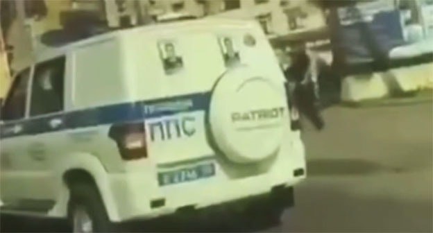 Розыск уклонистов в Махачкале. 10 июня 2025 г. Скриншот видео https://t.me/iditelesom_help/5803