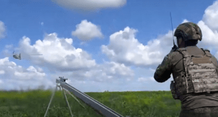 Российский боец. Стоп-кадр видео Минобороны России от 11.06.25, https://t.me/mod_russia/53671.