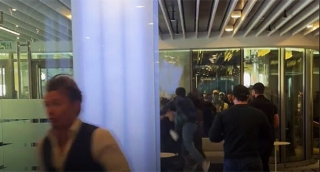 Перестрелка у офиса Wildberries. Стоп-кадр видео "Кавказского узла", https://youtu.be/NXj-73-p7V4