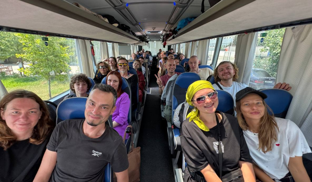 Эвакуированные россияне. Скриншот фото МИД России от 14.06.25, https://t.me/MID_Russia/61091.