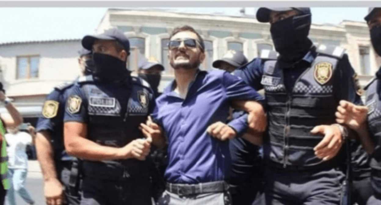 Задержание Эльвина Мустафаева. Скриншот фото Turan https://www.turan.az/ext/news/2023/8/free/Social/ru/7462.htm.