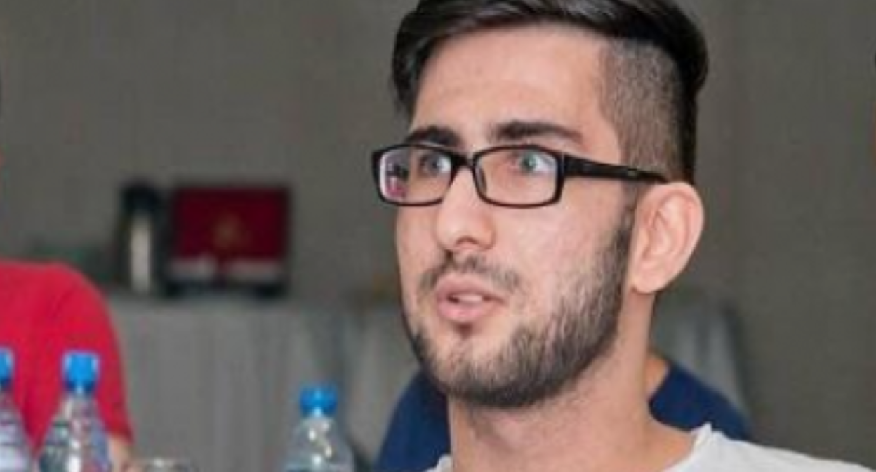 Бахруз Самедов. Скриншот фото "Вести.Аз" от 21.05.25, https://vesti.az/kriminal/v-azerbaidzane-sudyat-gosizmennika-baxruza-samedova-538304