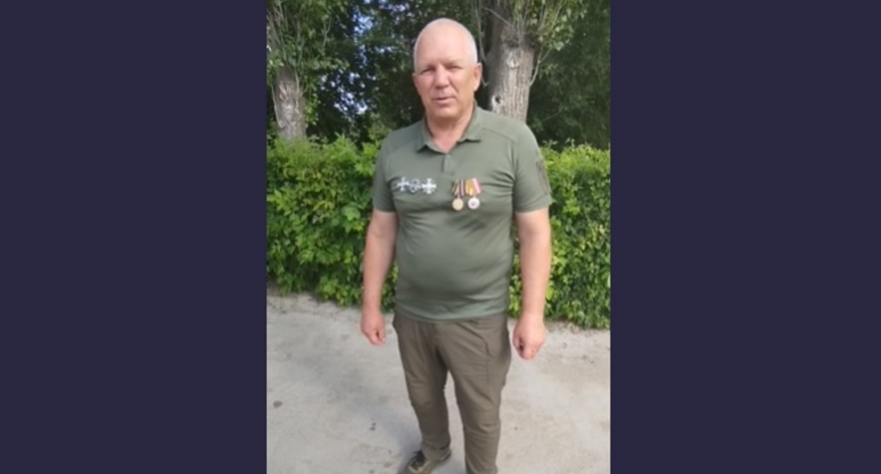 Ветеран СВО из Волжского Виталий Ефремов. Кадр из видеообращения, опубликованного на сайте "Новости Волгограда" https://novostivolgograda.ru/news/2025-06-19/a-kto-togda-elita-boets-svo-iz-volzhskogo-zapisal-obraschenie-v-bastrykinu-iz-za-zemli-5412216