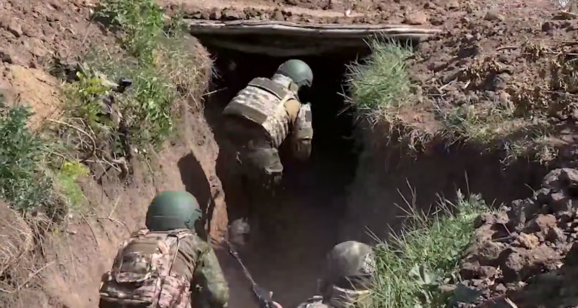 Российские бойцы. Стоп-кадр видео Минобороны России от 21.06.25, https://t.me/mod_russia/53966