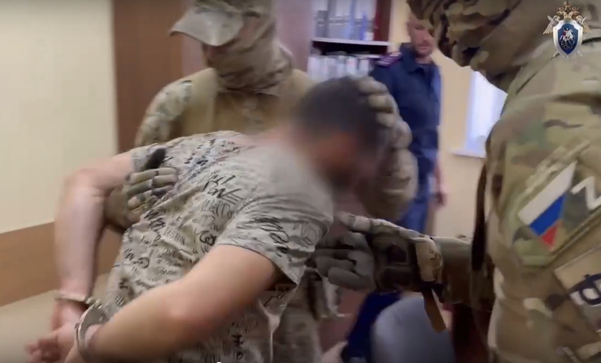 Задержанный по делу о финансировании терроризма. Кадр видео СКР по Ставропольскому краю. Скриншот https://vk.com/stavropol.sledcom
