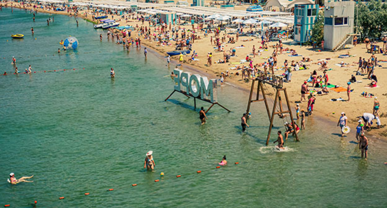 Пляж в Анапе. Фото Антона Быкова, "Юга.ру"