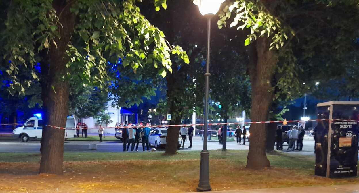 Оцепленное полицией место нападения в Нальчике. Фото корреспондента "Кавказского узла"