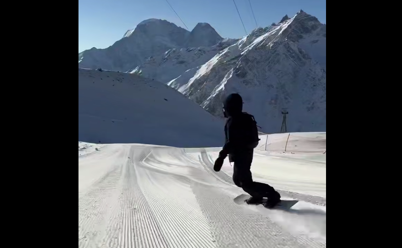 Спуск с Эльбруса. Стоп-кадр видео из Telegram-канала курорта от 06.07.25, https://t.me/elbrusresort/7659