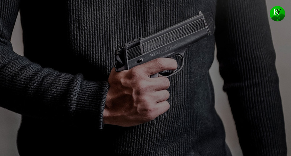 Мужчина с пистолетом. Иллюстрация создана "Кавказским узлом" с помощью ИИ в программе Copilot