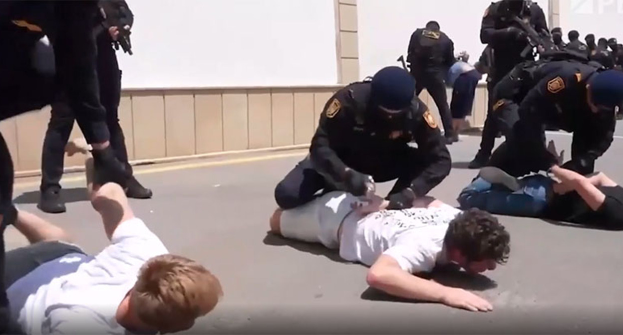 Задержанные в Азербайджане россияне. Скриншот видео МВД Азербайджана