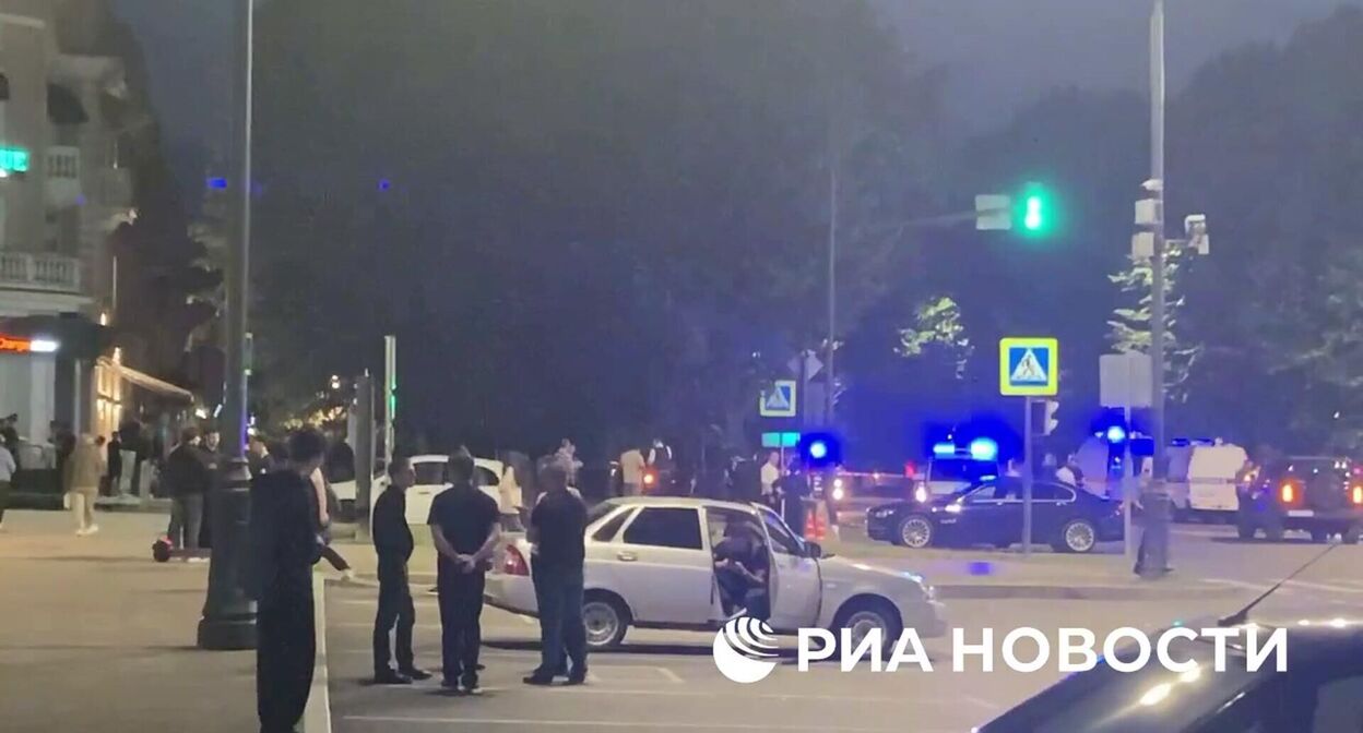 На месте нападения. 4 июля 2025 г. Скриншот видео https://ria.ru/20250704/nalchik-2027309341.html