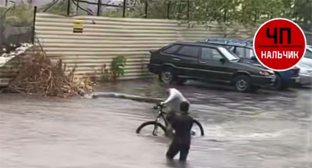 Дождь в Нальчике. 16 июля 2025 г. Скриншот видео https://t.me/chpnalchik