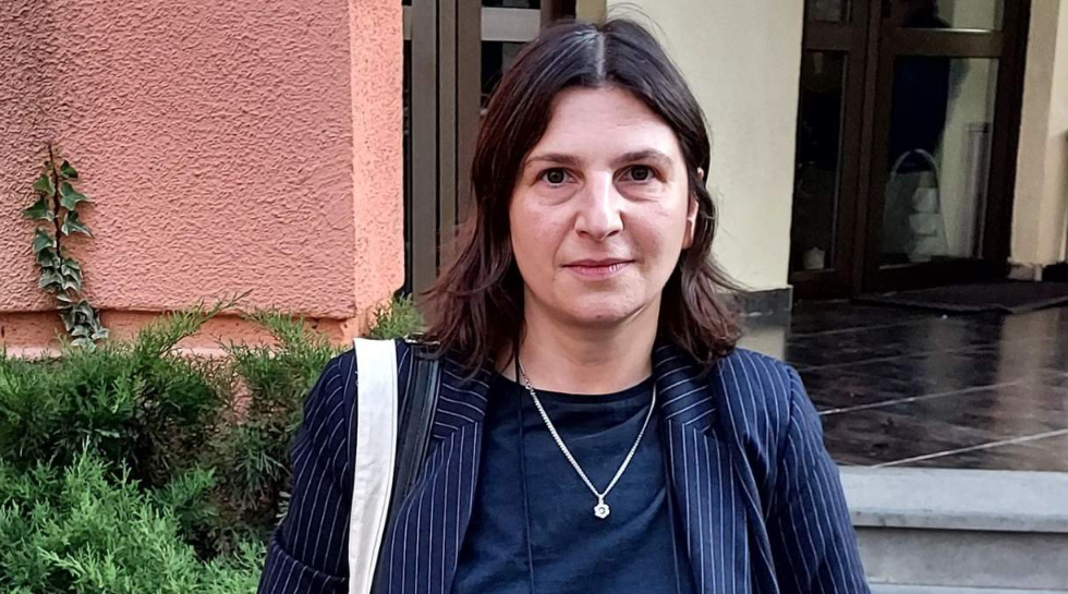 Нино Даташвили. Скриншот фото "Новости Грузия" от 02.08.25, https://www.newsgeorgia.ge/arestovannu-aktivistku-datashvili-prinuditelno-otpravili-na-psihiatricheskuju-jekspertizu/