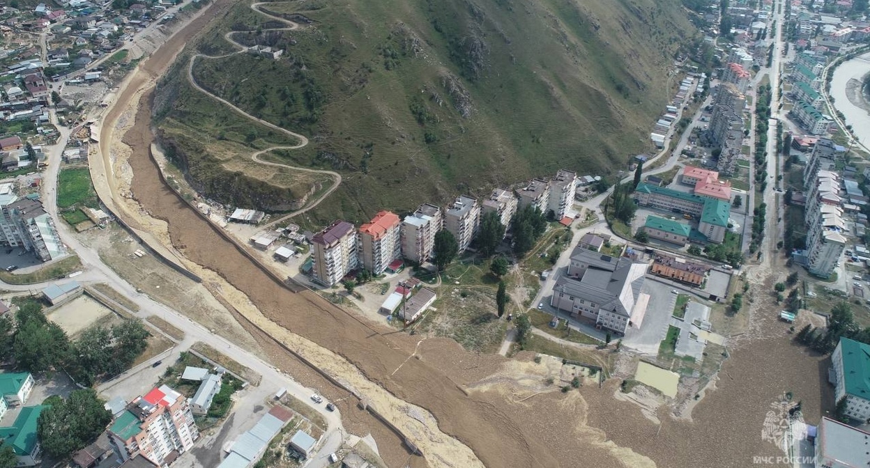 Последствия схода селя в Тырныаузе. Фото: МЧС https://t.me/mchskbr/7944