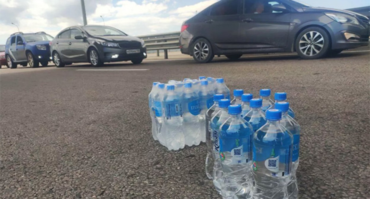 Очередь из машин на Крымском мосту. Фото: официальный канал главы администрации города Керчи Олега Каторгина