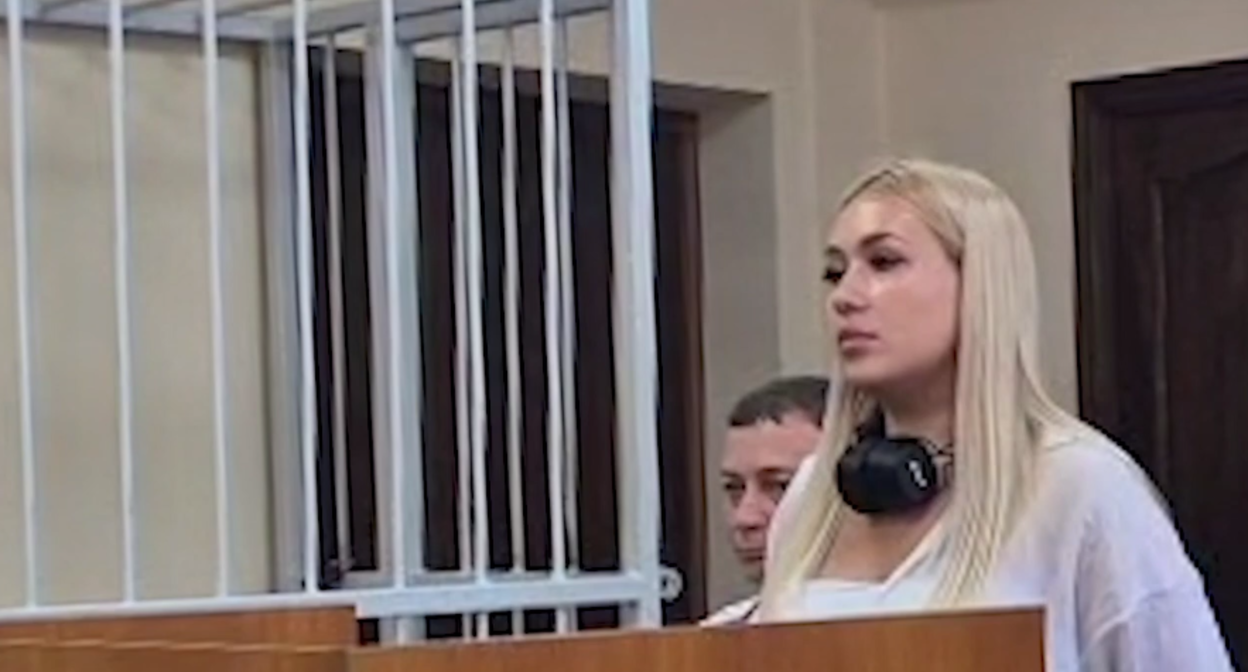 Карина Ощуркова в суде. Скриншот фото из Telegram-канала пресс-службы судов Краснодарского края от 4 августа, https://t.me/opskuban/1264