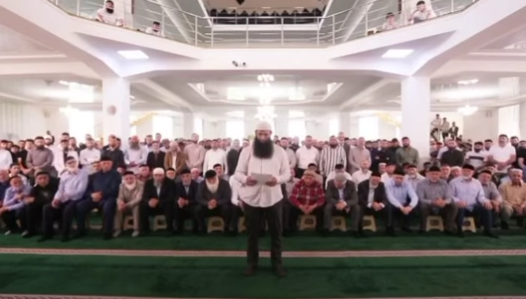 Жители Кантышево выступили в защиту активистов "Антилирики". Стоп-кадр видео "Фортанга" от 02.06.25, https://www.youtube.com/watch?v=0SYhbFLi2hg.