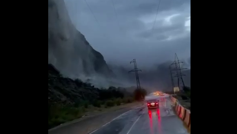 Сход селя близ поселка Временный Унцукульского района. Стоп-кадр видео ГТРК "Дагестан" от 10.08.25, https://t.me/gtrkdagestan/30215