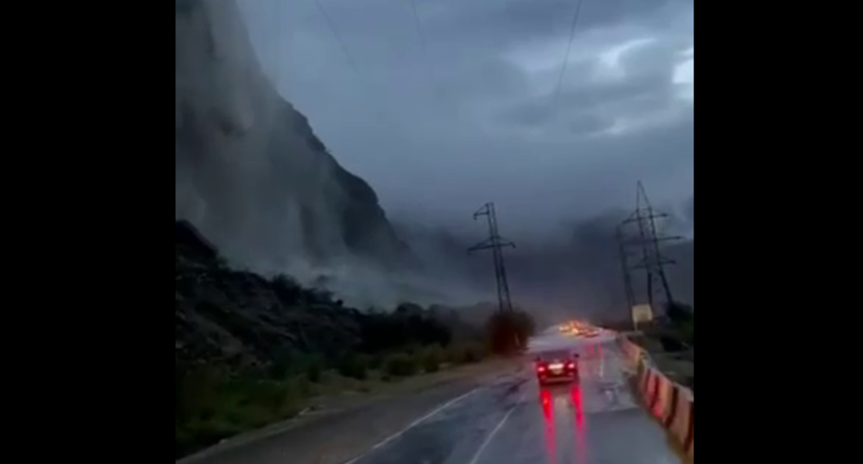 Сход селя близ поселка Временный Унцукульского района. Стоп-кадр видео ГТРК "Дагестан" от 10.08.25, https://t.me/gtrkdagestan/30215