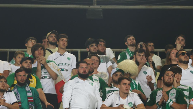 Члены Фан-клуба ФК "Ахмат" на матче. Скриншот фото https://www.instagram.com/p/DM76iMriOtM/?img_index=1 (деятельность компании Meta, владеющей соцсетью, запрещена в России).