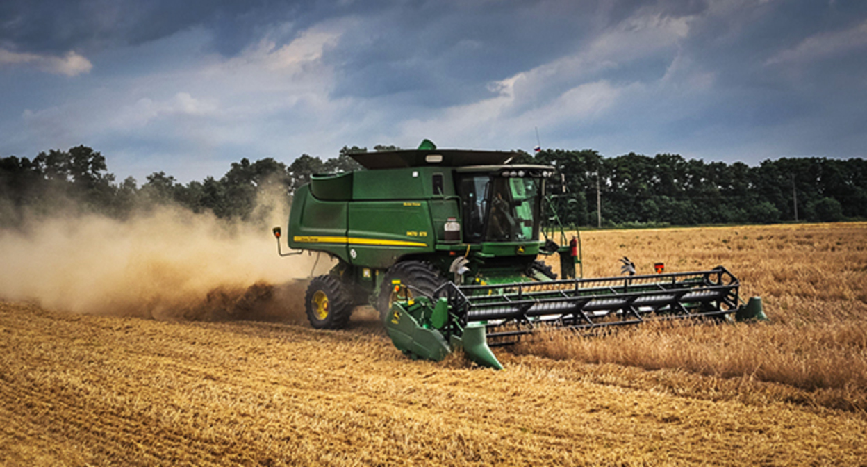 Уборка урожая. Фото Елены Синеок, "ЮГА.ру"